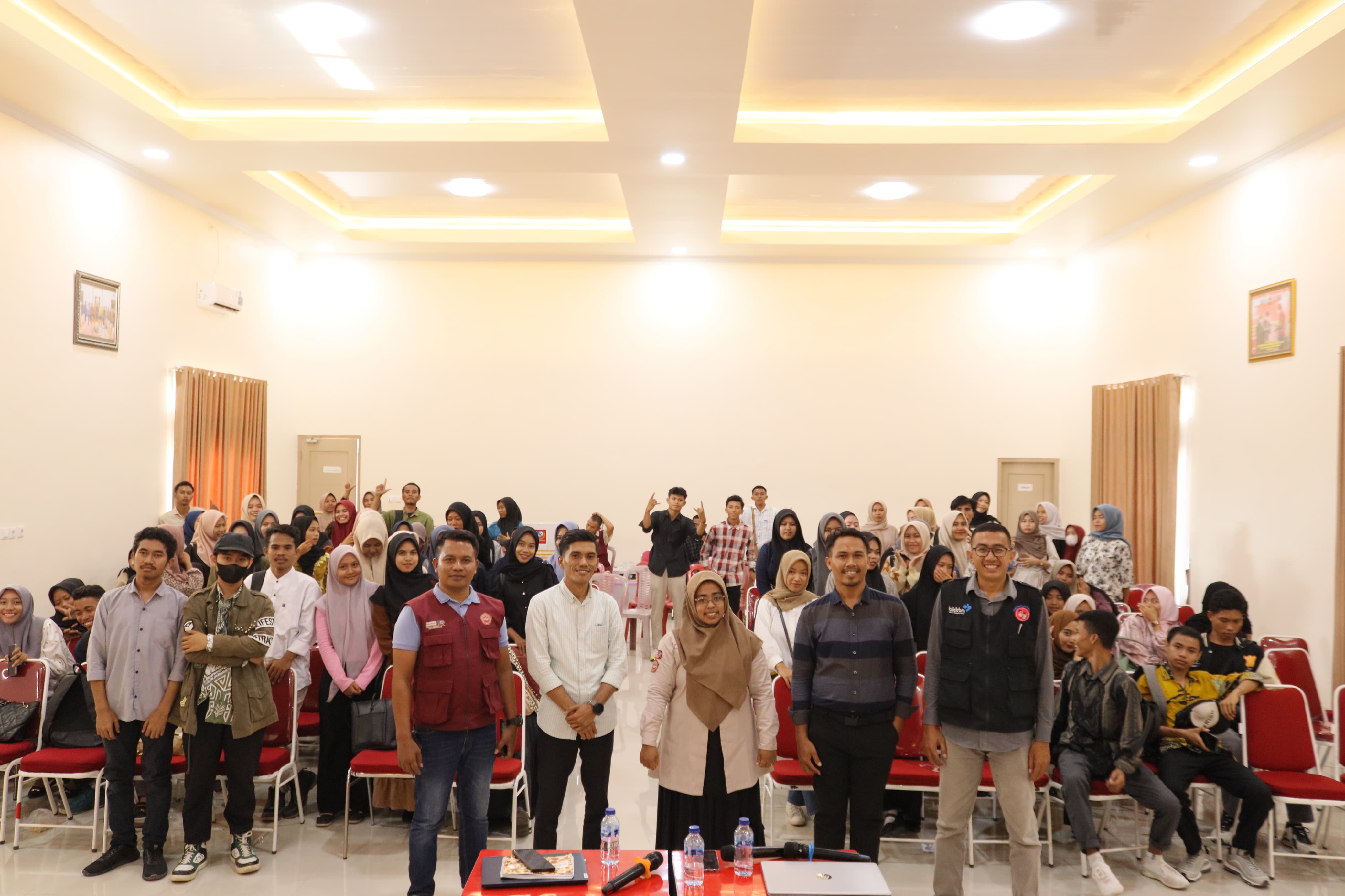 Sosialisasi Program Kreativitas Mahasiswa di STKIP Taman Siswa Bima Disambut Antusias