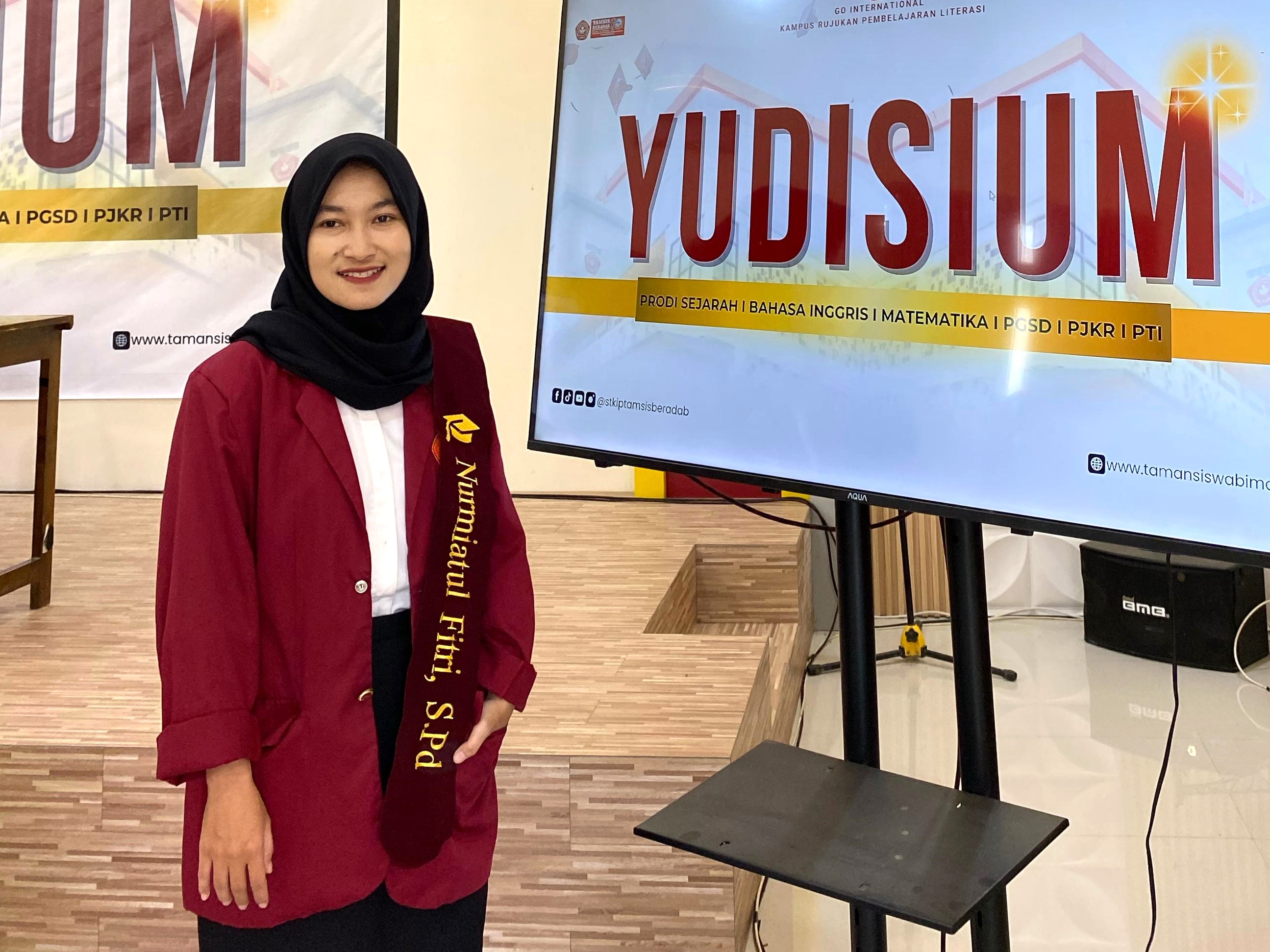 Jika Lelah Bisa Berbicara, Ia Akan Menyebut Nama Nurmiatul: Antara Kuliah, Kerja, dan Air Mata