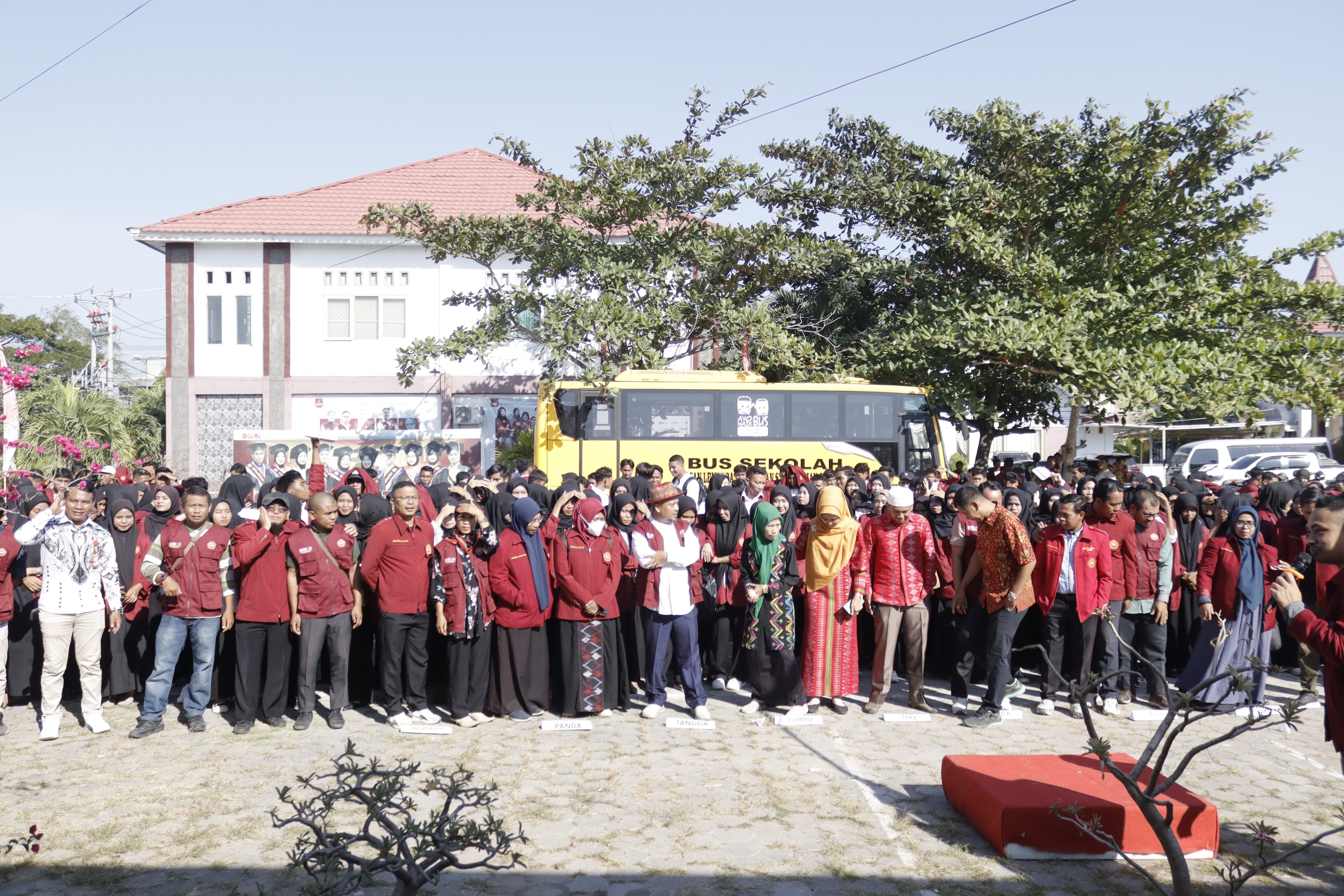 STKIP Taman Siswa Bima Lepas 438 Mahasiswa untuk KKN-PPL Terpadu Angkatan IX