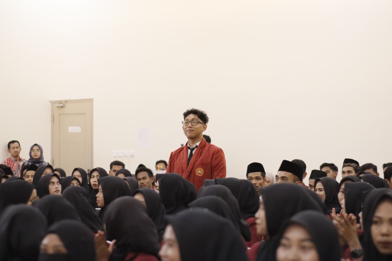 Reza dan Adiknya Lulus Bersama, Meski Tanpa Orang Tua