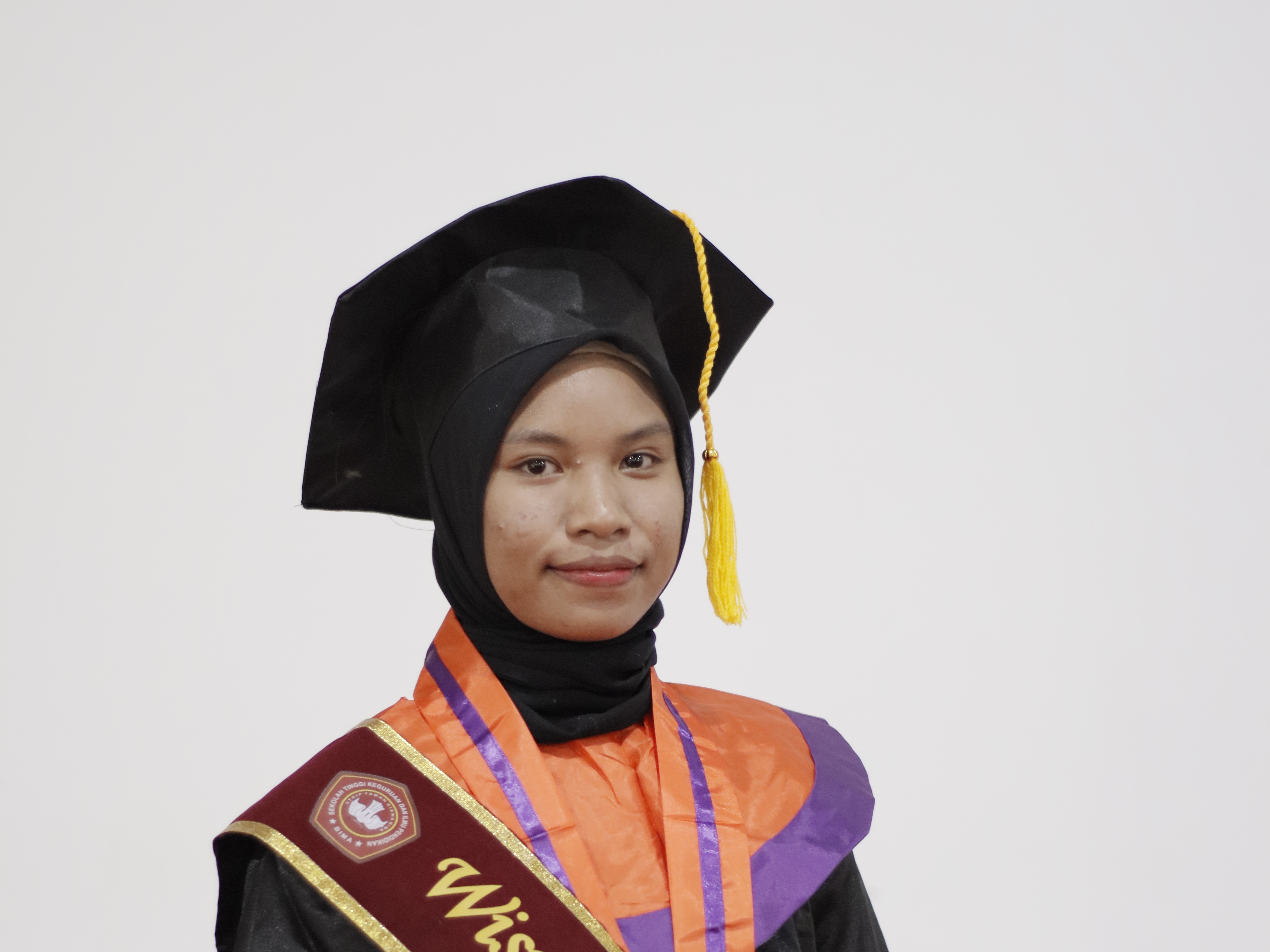 Rahmawati Tuntaskan Studi 3,5 Tahun Lewat Disiplin dan Rencana Matang